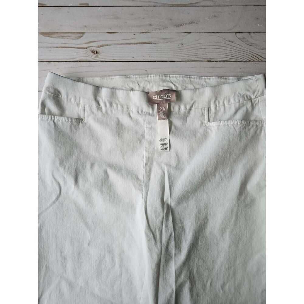 Chico’s 2.5 L / 14 White Capri Pants Stretch Rayon Nylon Spandex